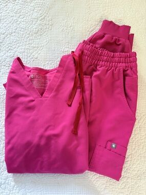 FIGS shocking Pink Scrub Set - women’s size 2x